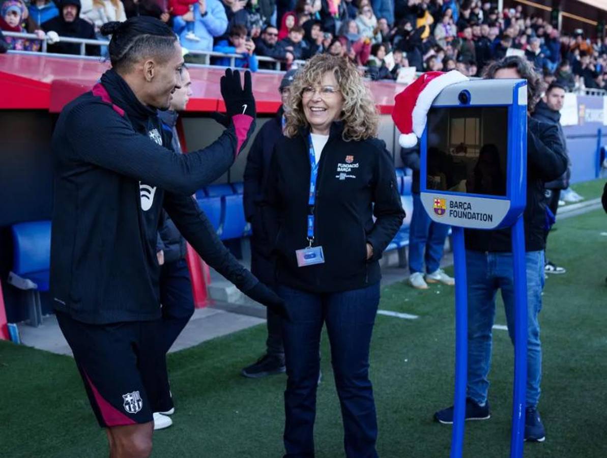 Así fue el entreno del Barcelona a puertas abiertas: comunión con los aficionados de cara al 2025