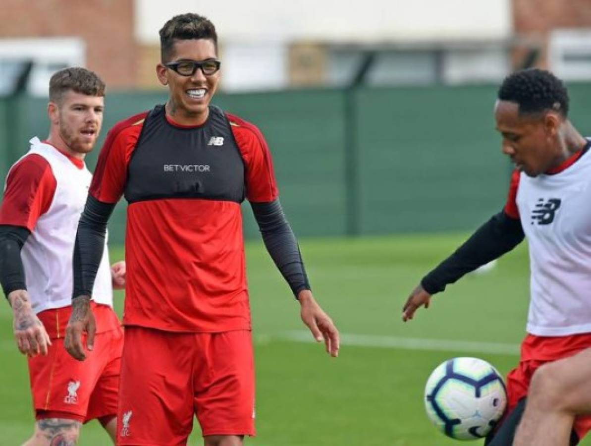 Curioso: Roberto Firmino entrena con anteojos al estilo Edgar Davids