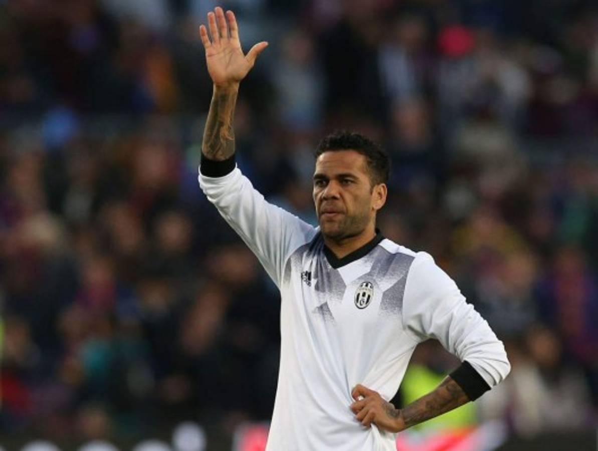 ¡BOMBAZOS! Dani Alves cerca de un acuerdo; barrida en el Barça y James al Bayern