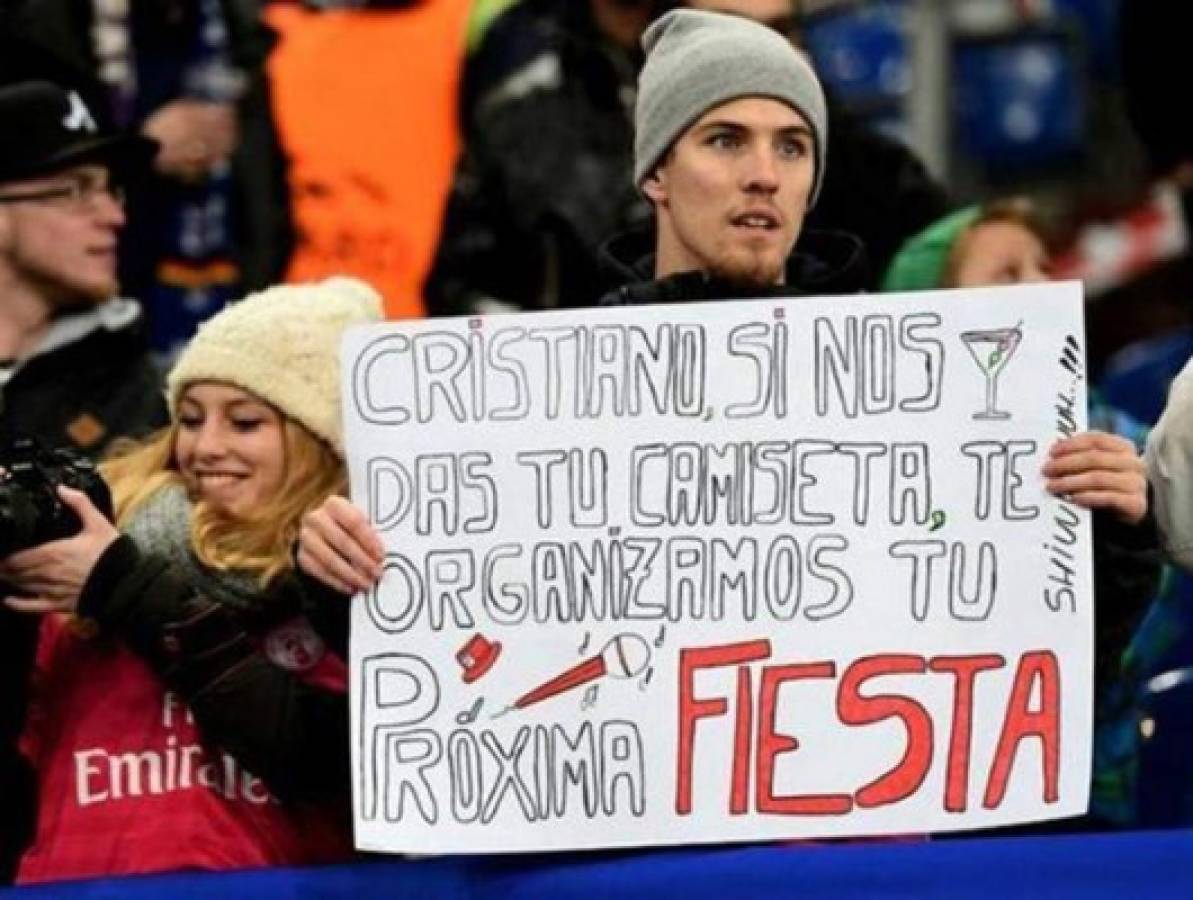 Las pancartas más insólitas y graciosas en estadios de fútbol