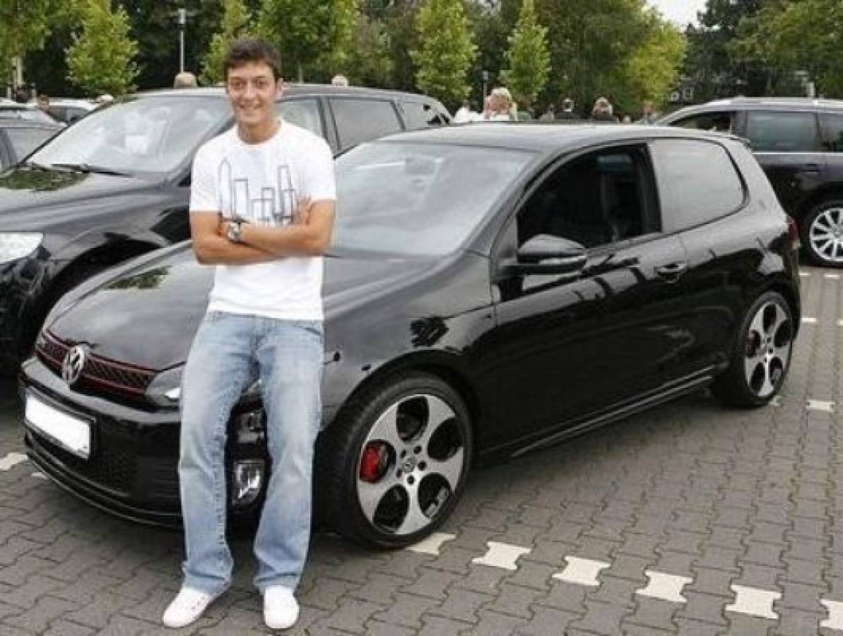 ¡Increíble! El primer auto de Cristiano Ronaldo y el de otras estrellas del fútbol