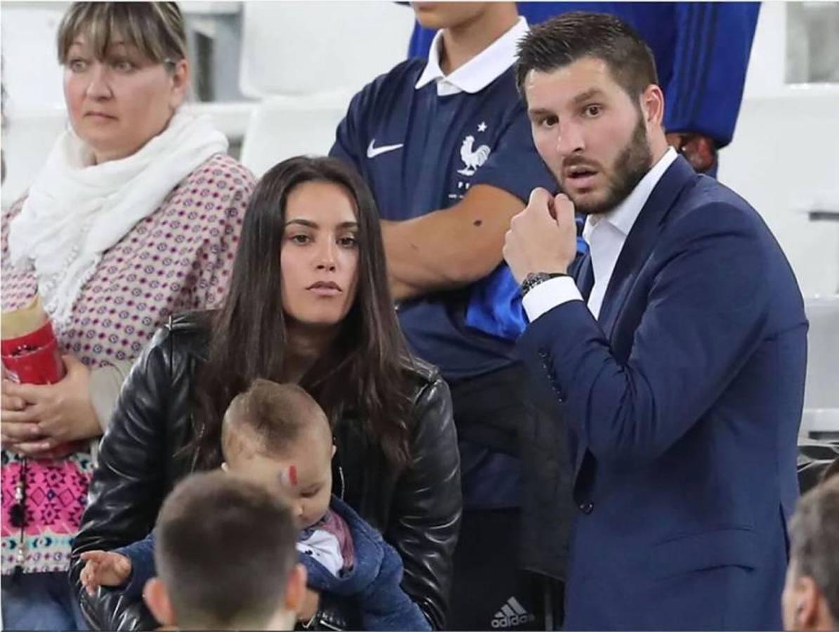 Alejada de las cámaras: la “desconocida” esposa de Gignac que se ganó el cariño de México por su labor
