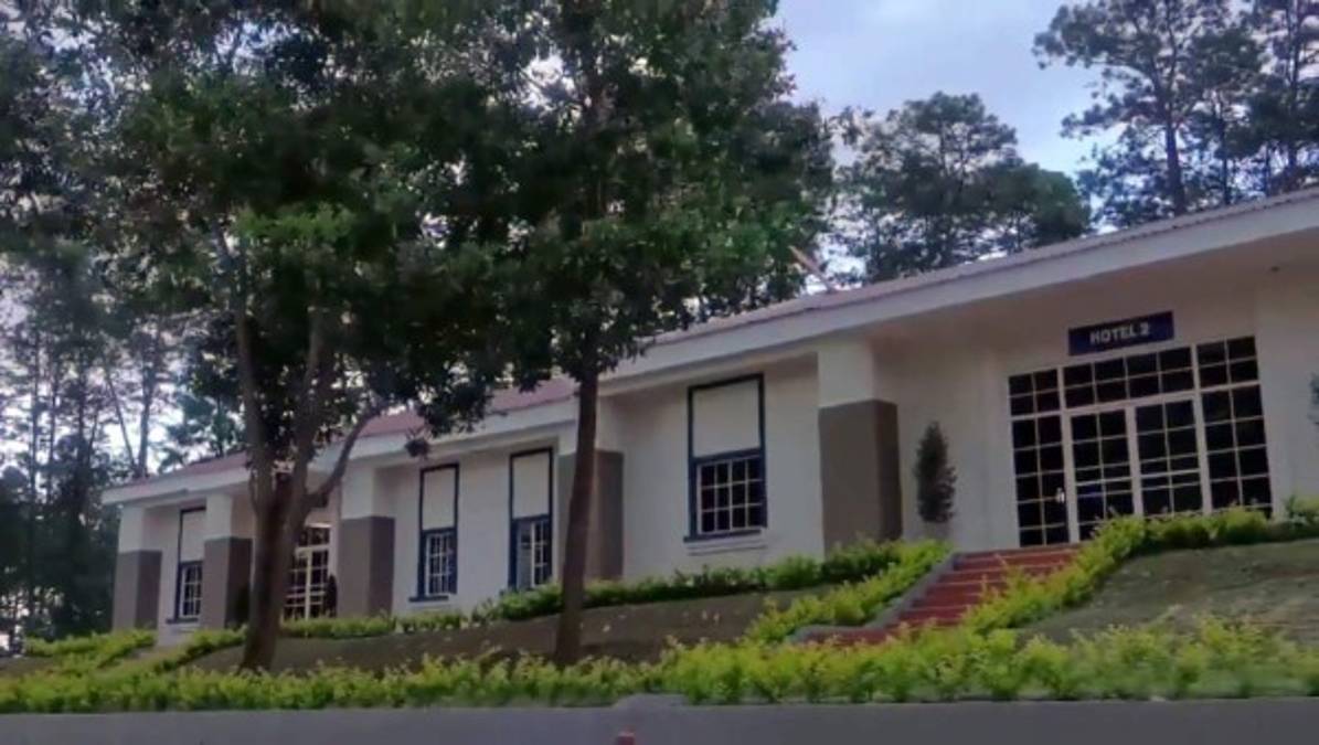 Homenaje a Chelato Uclés: la cancha sintética del hotel de la 'H' en Siguatepeque llevará su nombre