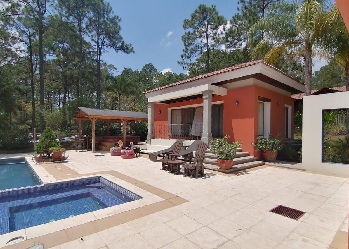 Propiedades, autos y productos financiero: Los 33 bienes que le incautaron al ex presidente de Honduras Juan Orlando Hernández