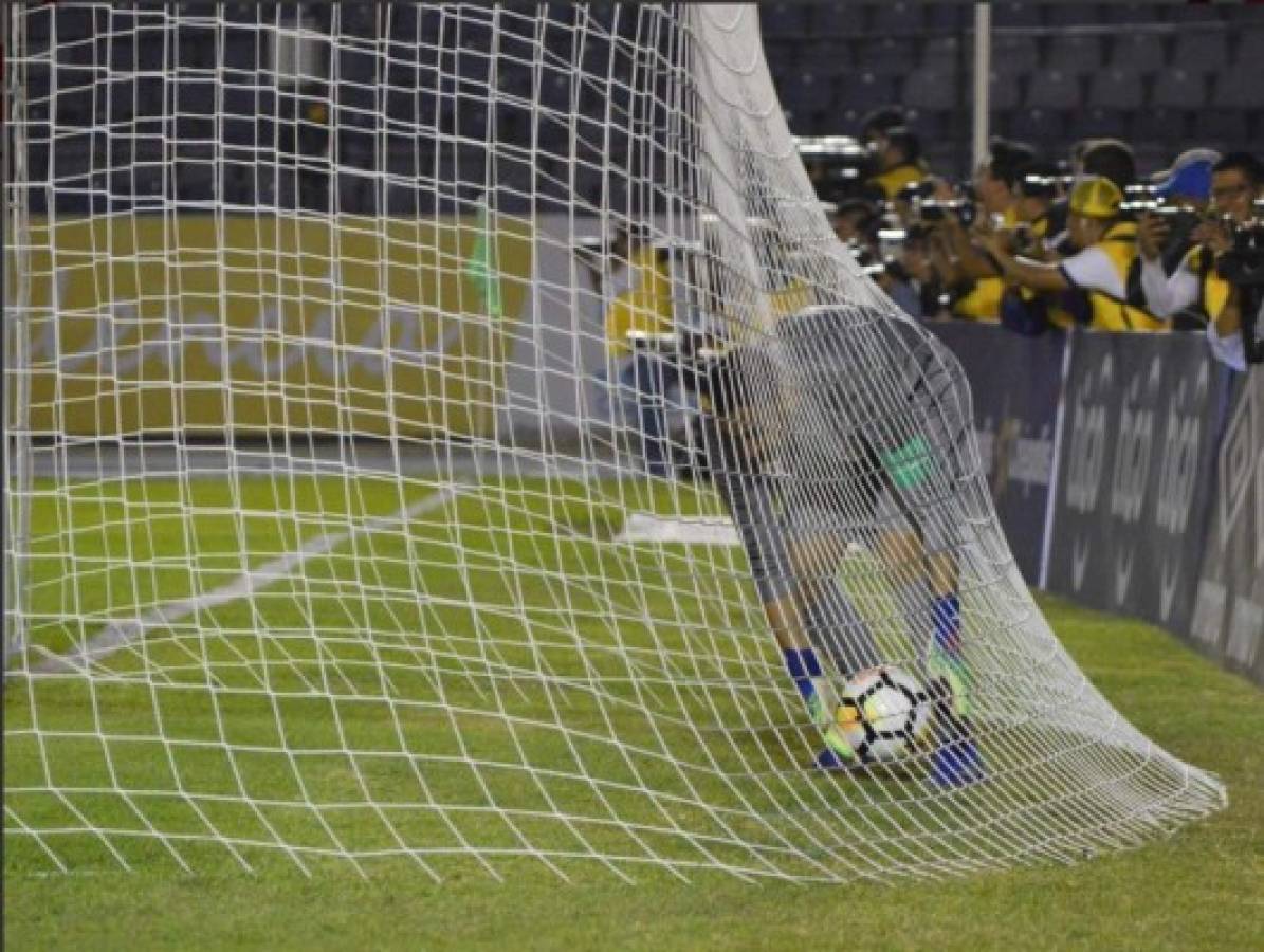 Keylor Navas y su detallazo con niño en Guatemala y con el capitán chapín