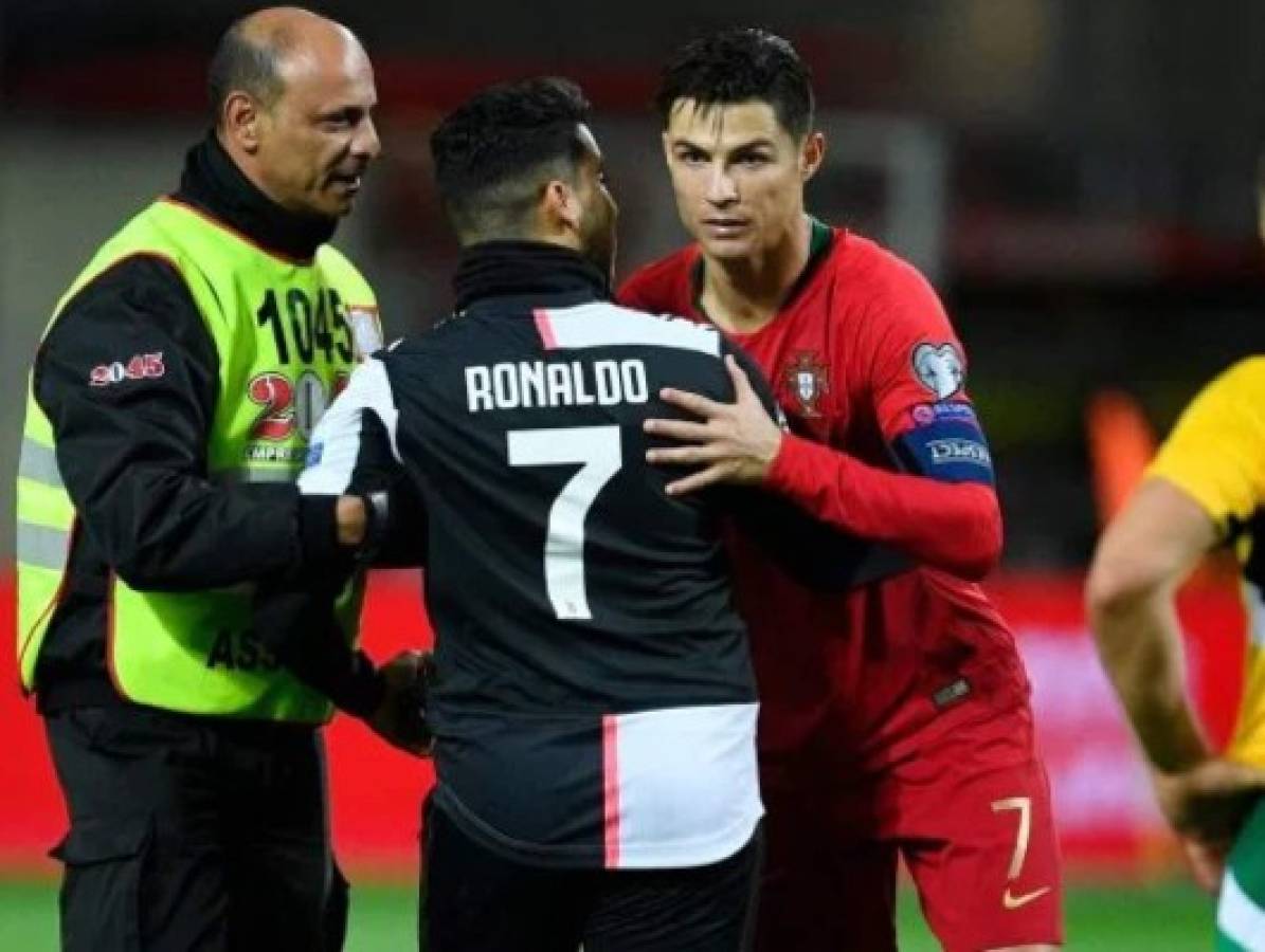 Un caballero: El gesto de Cristiano Ronaldo con dos aficionado tras marcar un hattrick