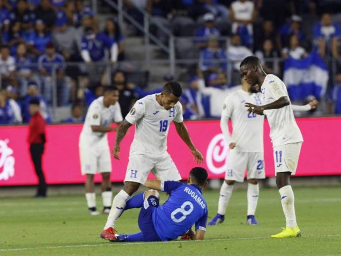 Las otras imágenes: Emilio y Ever consuelan a salvadoreños y la reacción de Coito