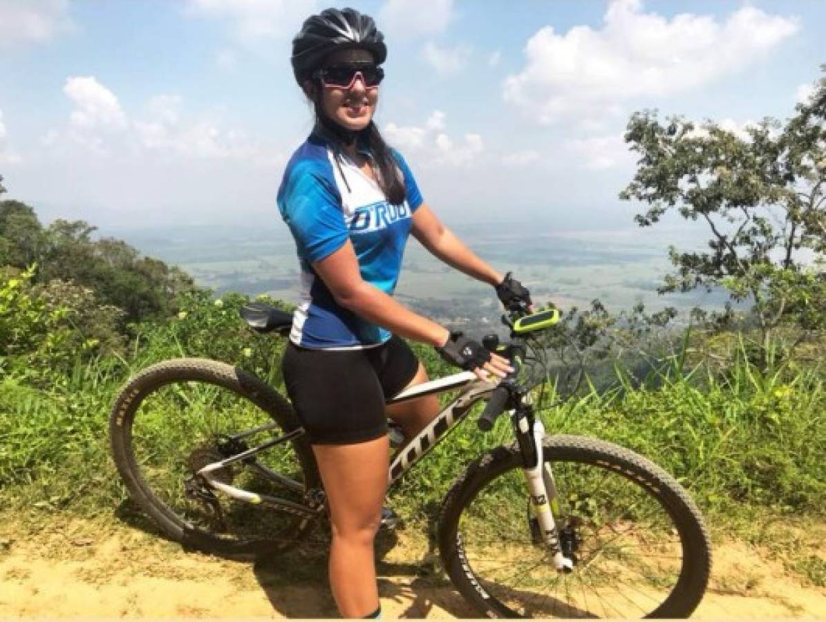 Alexandra Cruz, la hermosa ciclista hondureña que motivó a Tabaré Alonso a visitar San Pedro Sula