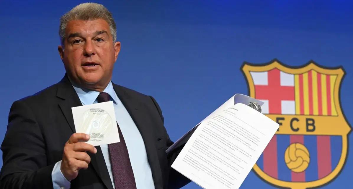 Hansi Flick ordena que echen a tres jugadores del Barcelona por este motivo y toma decisión con Marc Casadó ¿Se va Ter Stegen?