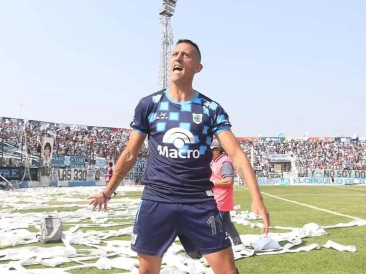 Futbolista puso en peligro un vuelo avión completo con una sola palabra y el castigo que afronta