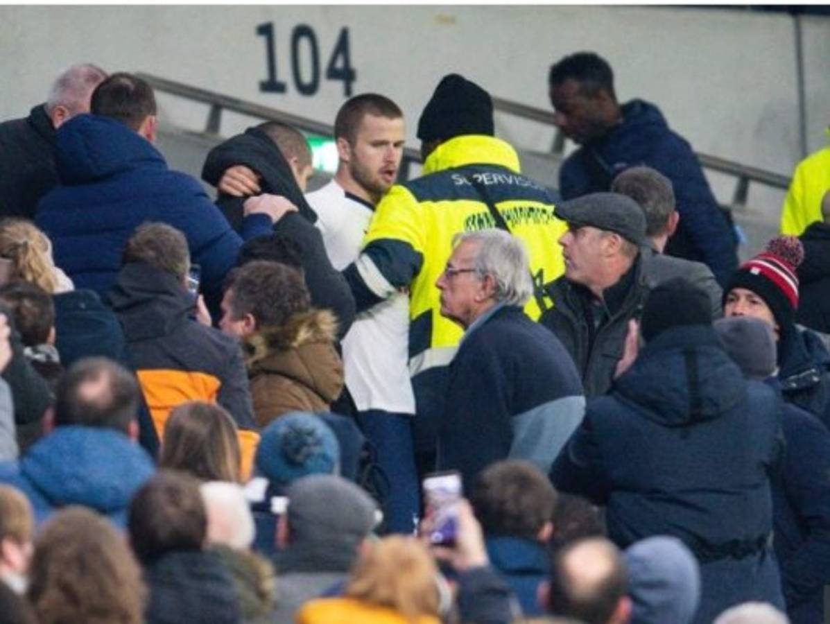 Escándalo: Eric Dier, jugador del Tottenham, sube a la grada y se va a los golpes con un hincha