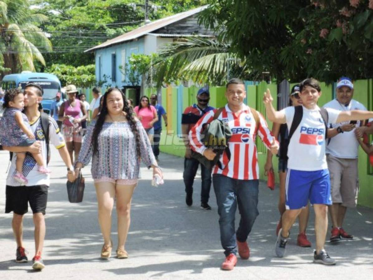 FOTOS: El caluroso recibimiento que tuvo Olimpia en Roatán. ¿Y el camerino?