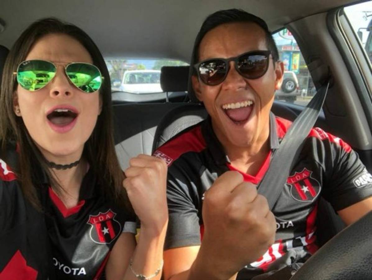 Jennifer Segura, la hermosa periodista tica aficionada al equipo del 'Ro-Ro'