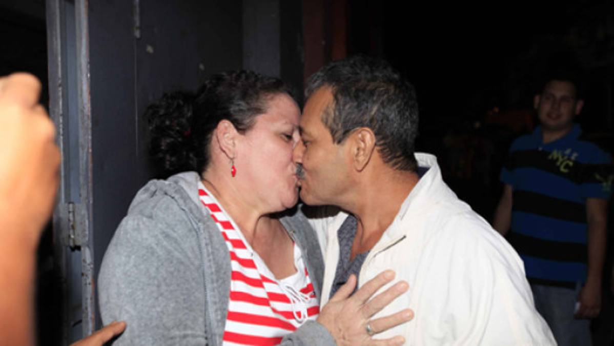 Un beso para ingresar a los juegos de Real España