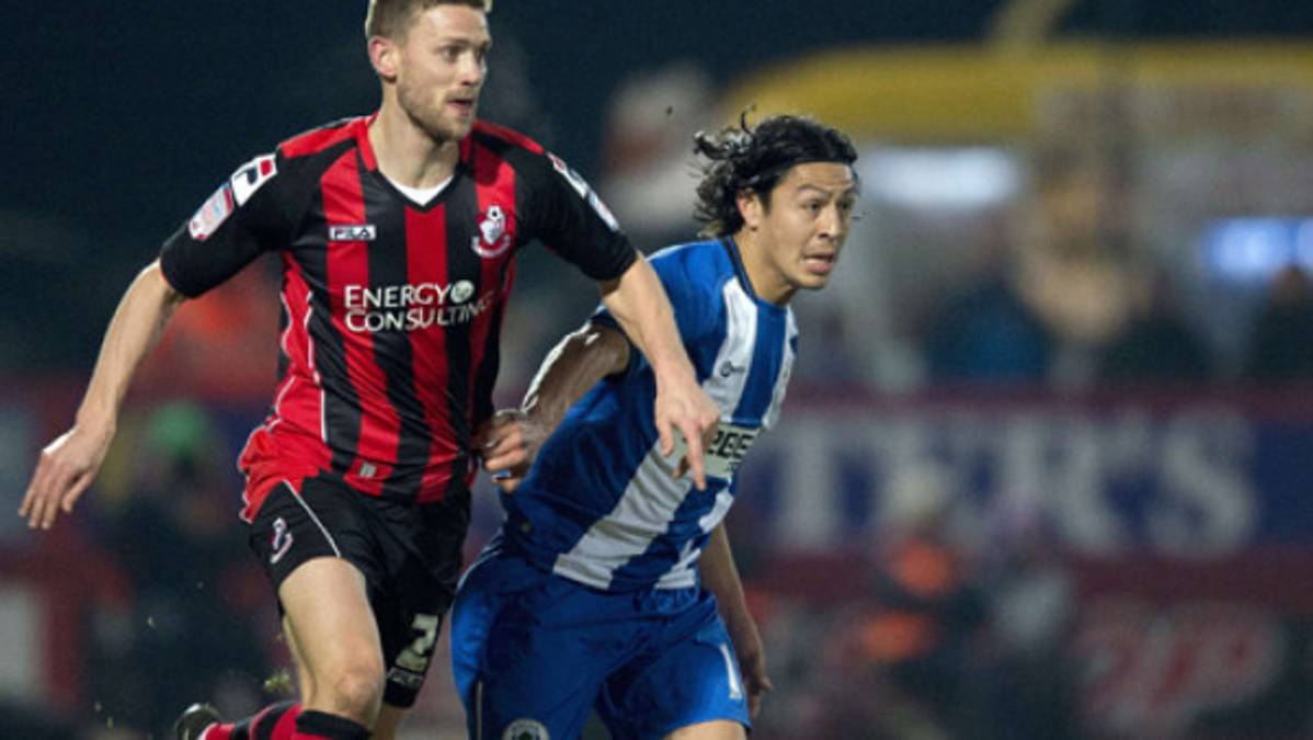 Roger Espinoza brilla y Wigan avanza en la FA Cup