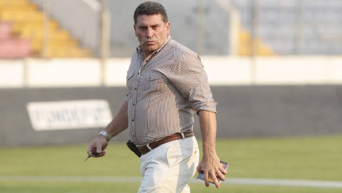 Luis Suárez cuestiona césped del Nacional