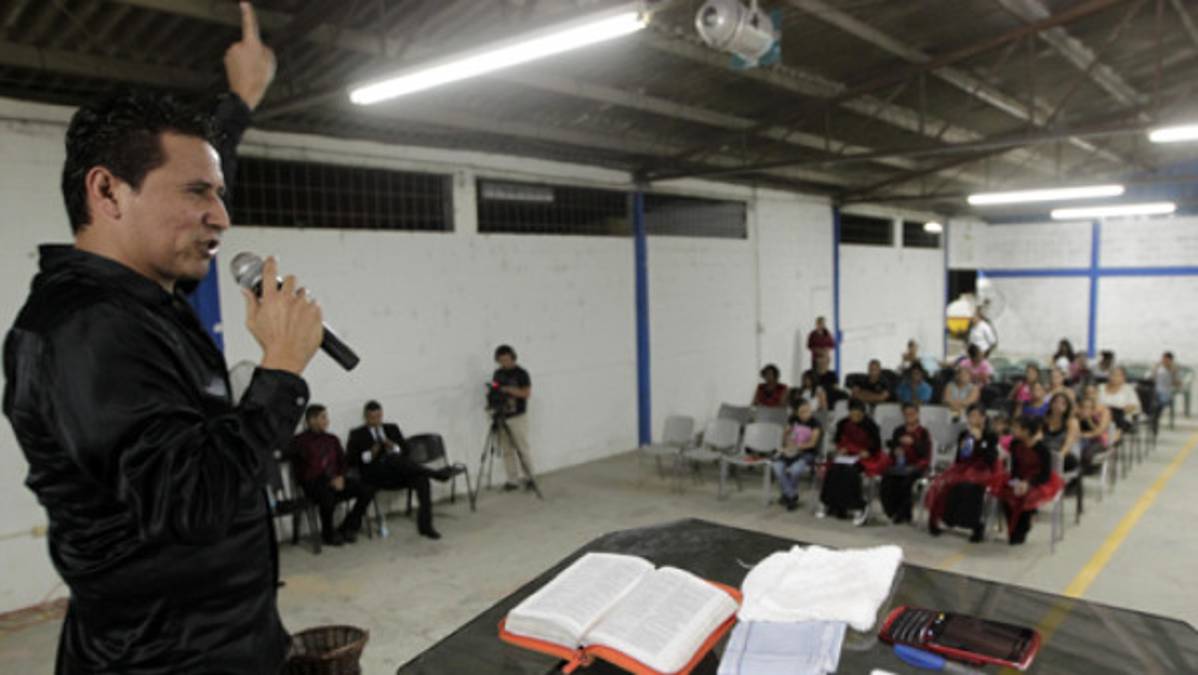 Carlos Oliva: 'Me despojé de dinero y carros por Dios”