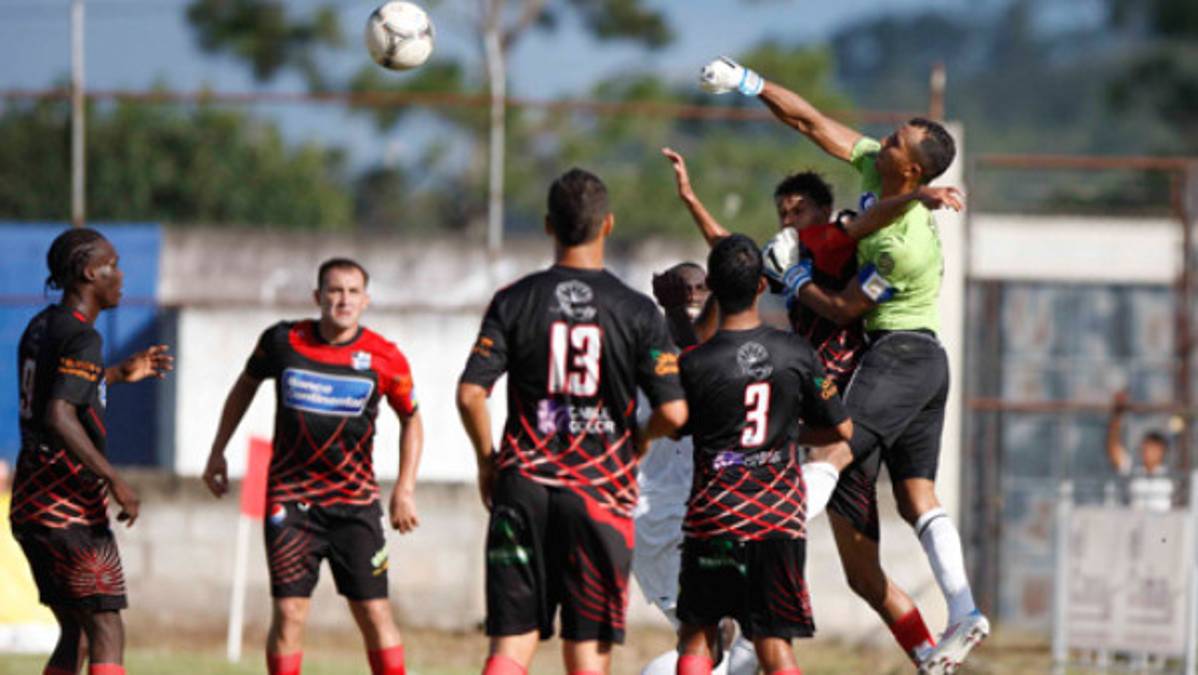 Olimpia le gana con polémica al Savio