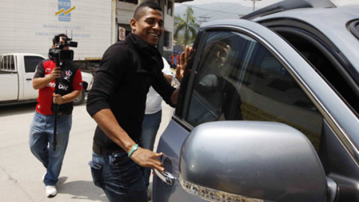 Carlo Costly es absuelto de demanda y puede viajar al juego contra Panamá