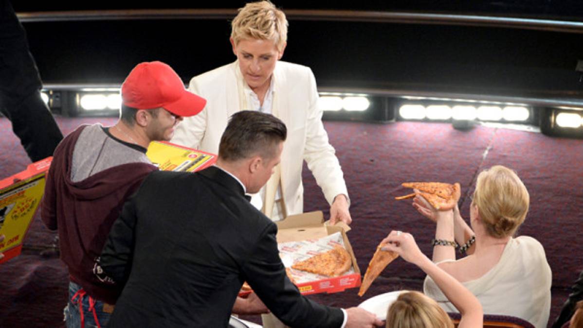 Mil dólares fue la propina del repartidor de pizza de los Oscars