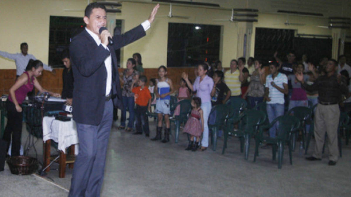 Carlos Oliva, futbolista y pastor evangélico