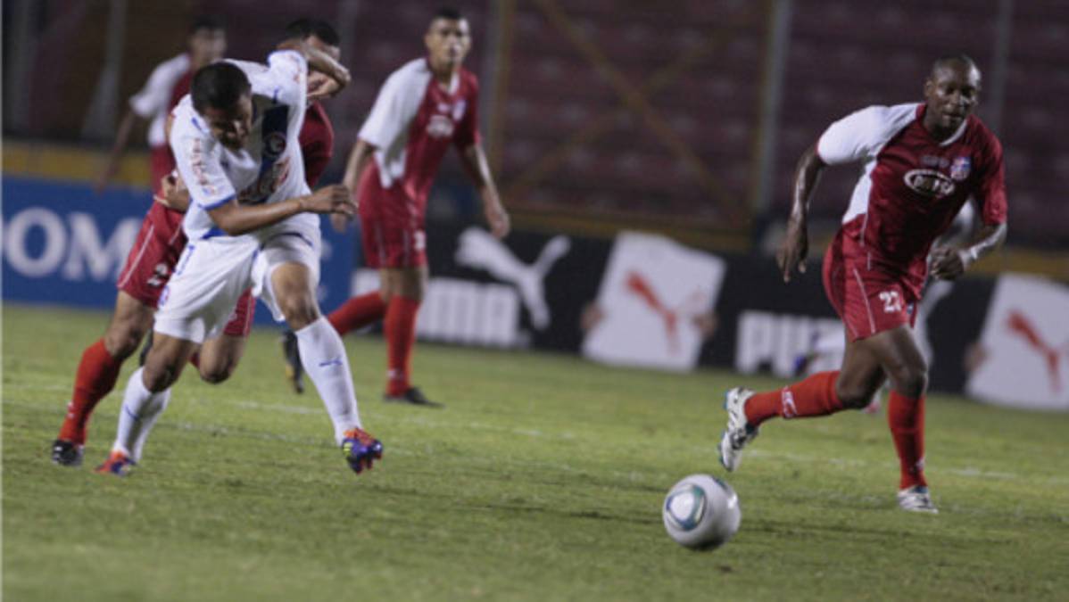 Olimpia sufrió, pero está en semifinales