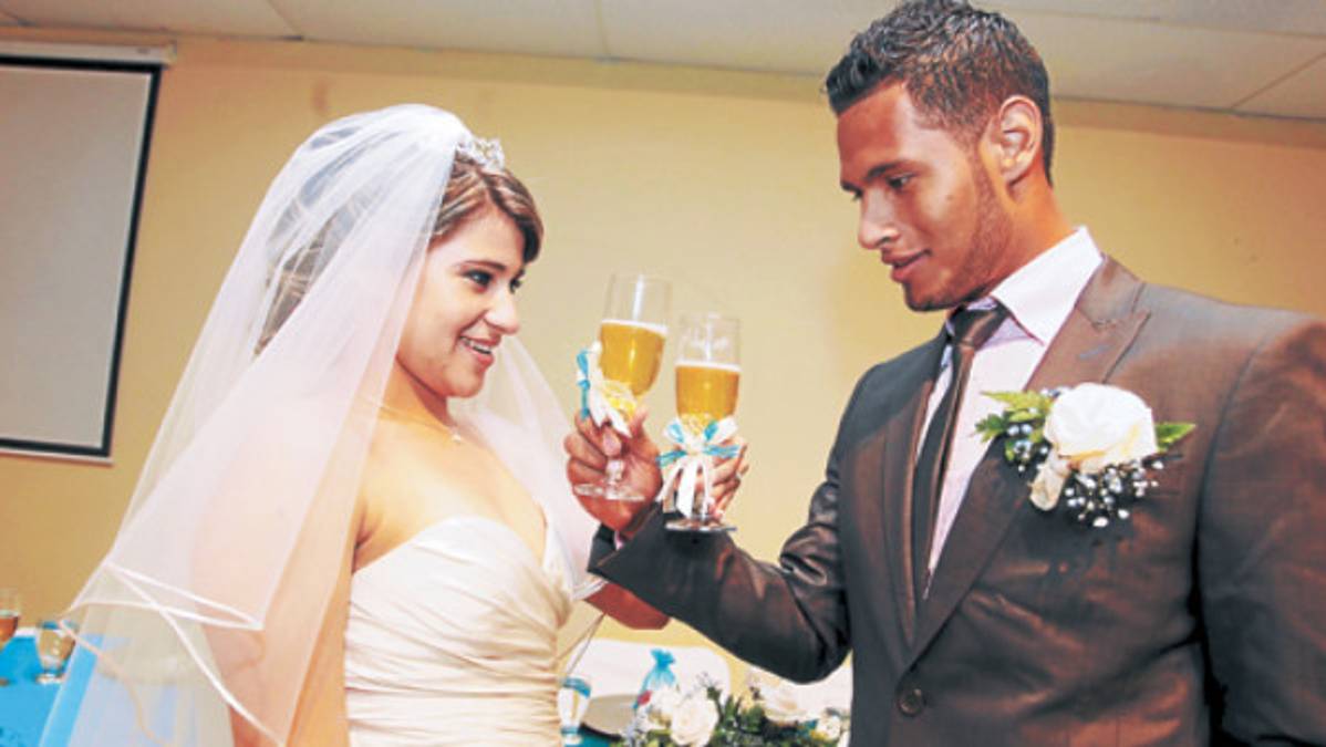 Alexander López se casó y su luna de miel fue en el estadio Nacional