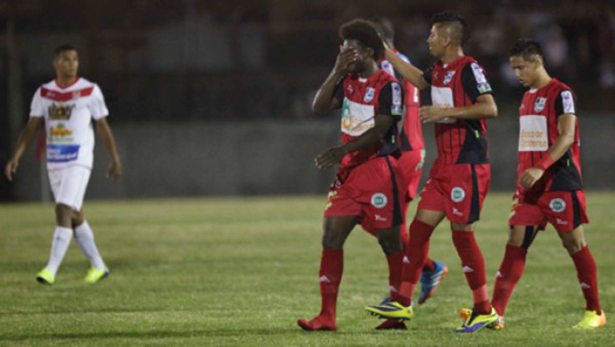 VIDEO: Clayvin Zúniga salió llorando y entre aplausos tras ser expulsado