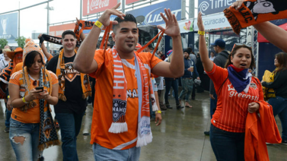 Envía tu foto desde el Home Depot Center