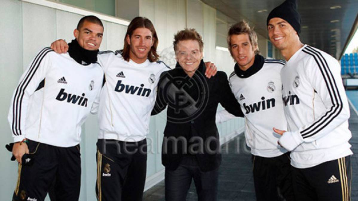 El cantante de 'ai se eu te pego' visita el Real Madrid