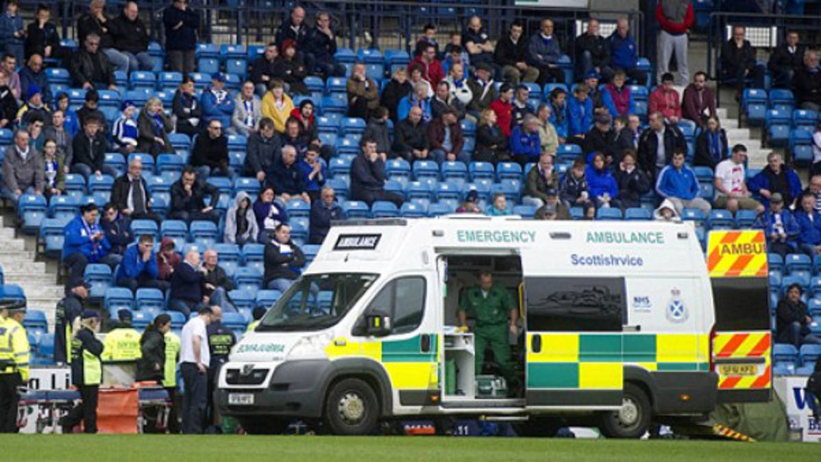 El Kilmarnock - Hibernian, suspendido por infarto de un aficionado