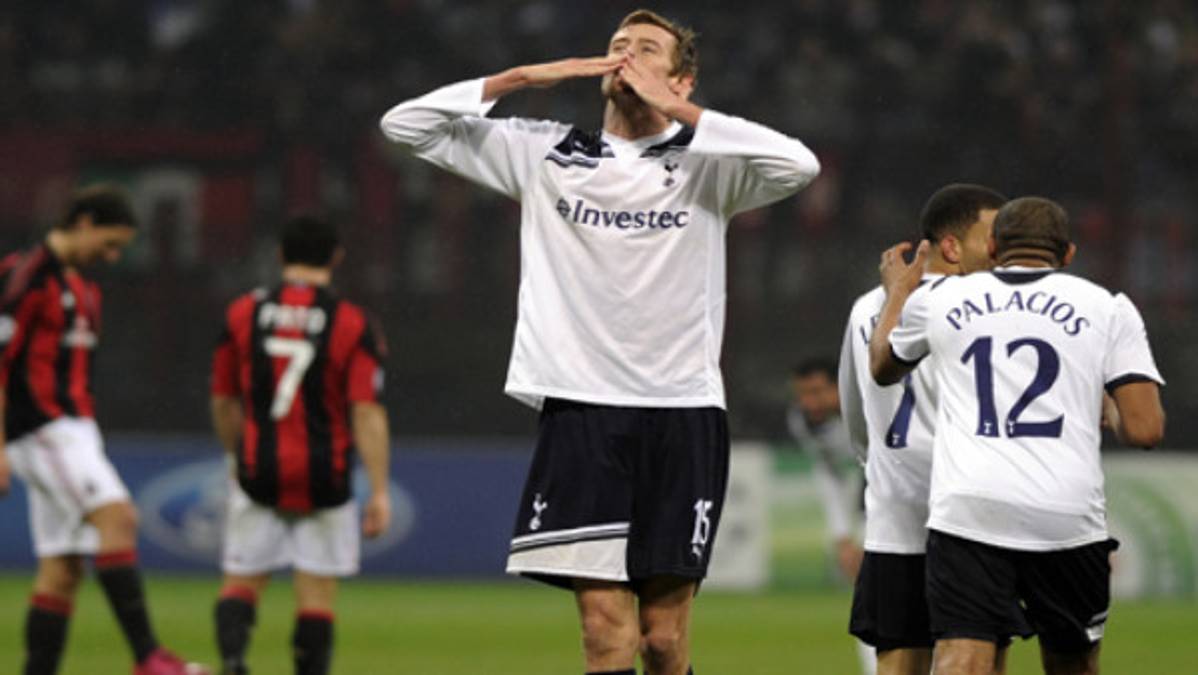 Wilson y Tottenham golpean al Milan