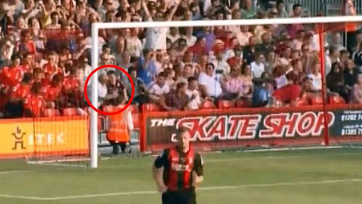 VIDEO: Cristiano fractura la muñeca a un niño tras un tiro libre