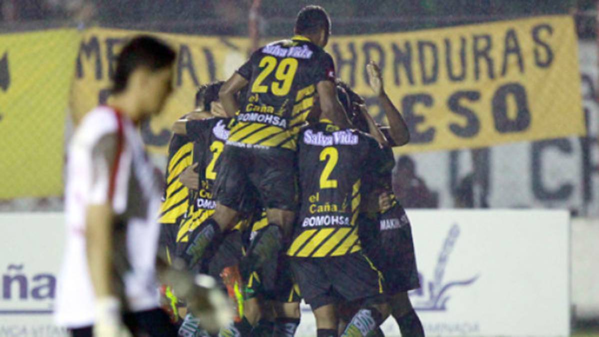 ¡Choloma arruina festejo del Real España!