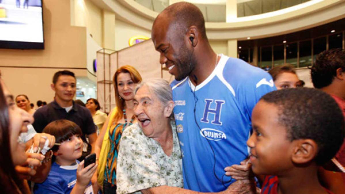 David Suazo y su carisma con los aficionados