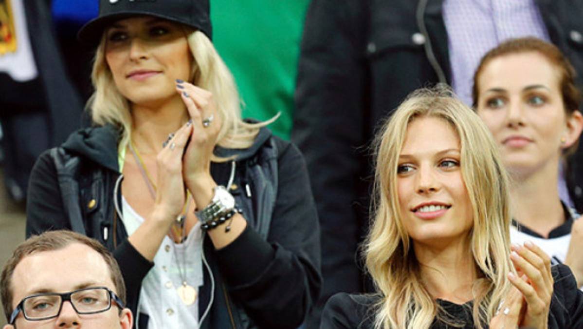 Las novias y esposas de los alemanes que engalanan la Euro