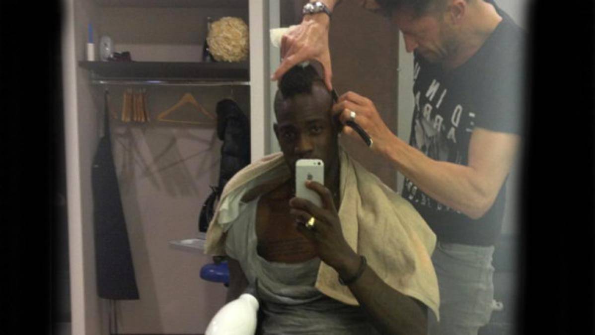 Mario Balotelli estrena nuevo look al estilo 'mohicano”