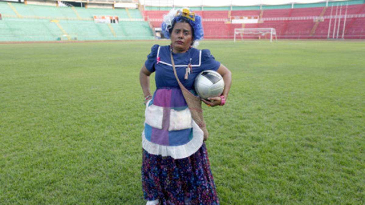 Mardoquella da clase de fútbol a Honduras