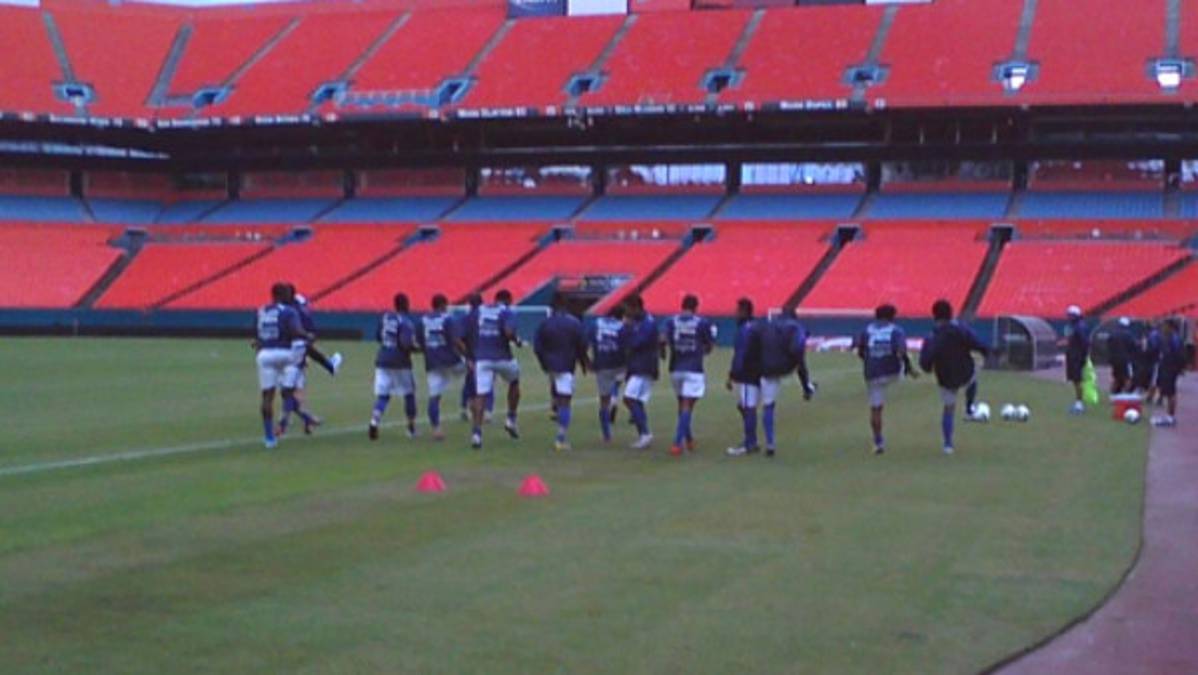 Honduras entrenó con lluvia en Miami