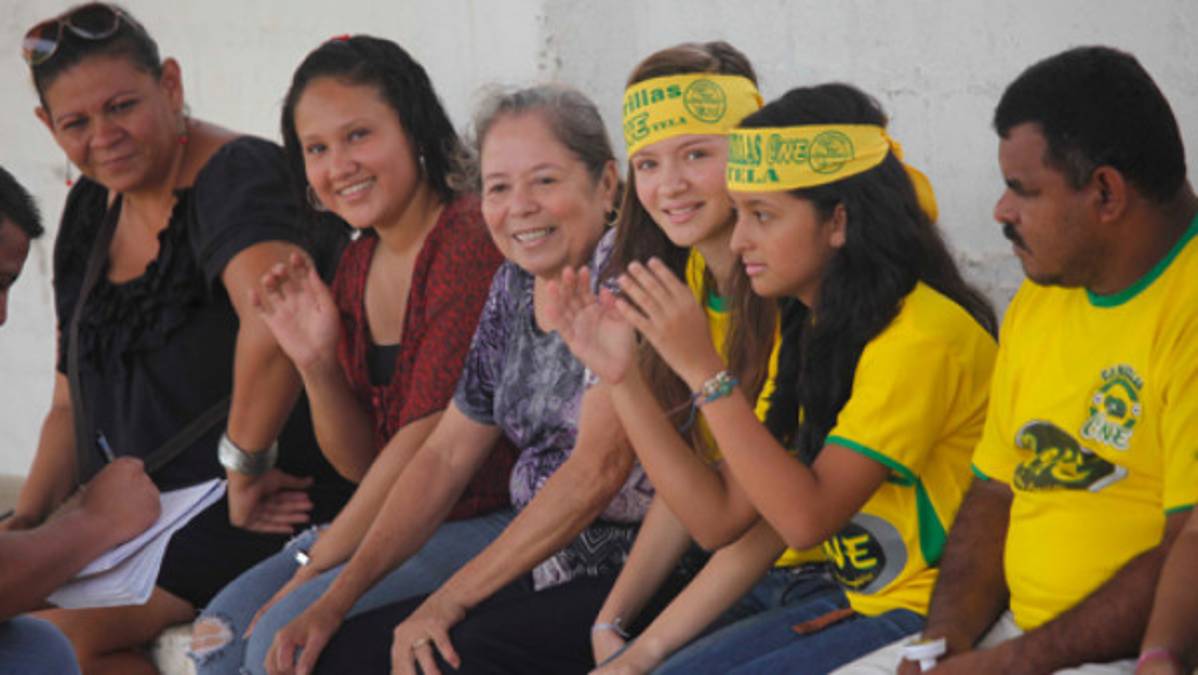 Doña Ofelia, aficionada de Olimpia pero hoy va con el Parrillas One