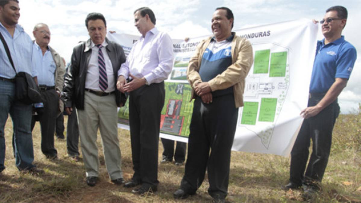 Fenafuth coloca primera piedra de otro Proyecto Goal