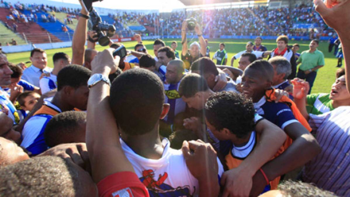 La gran celebración de los jugadores del Victoria