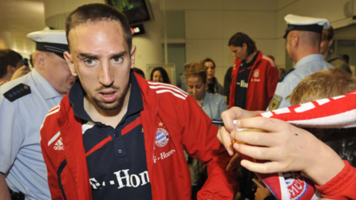 Adriano sería compañero de Ronaldo en el Corinthians