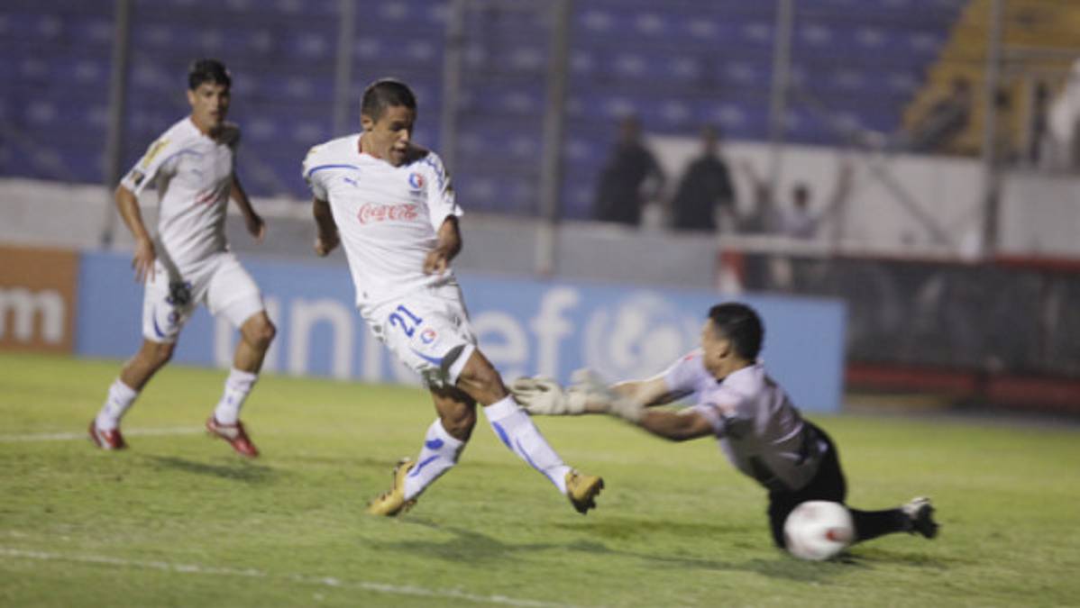 Roger Rojas mete al Olimpia a la pelea