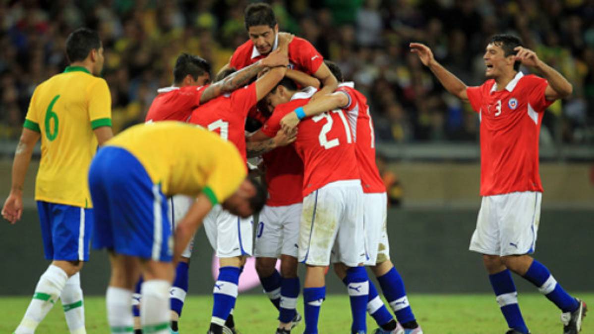 Brasil empata con Chile y sale silbado por su afición