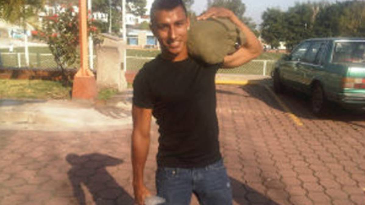 INSÓLITO: Jugador salvadoreño paga multa con monedas de un centavo