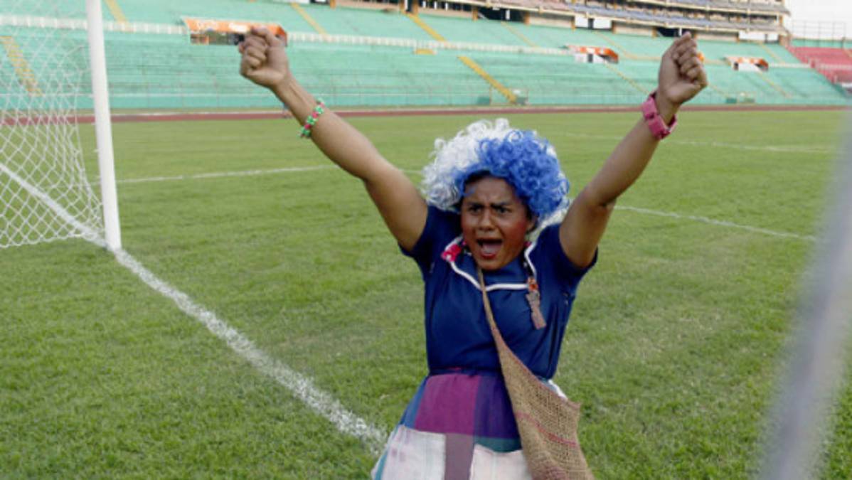 Mardoquella da clase de fútbol a Honduras
