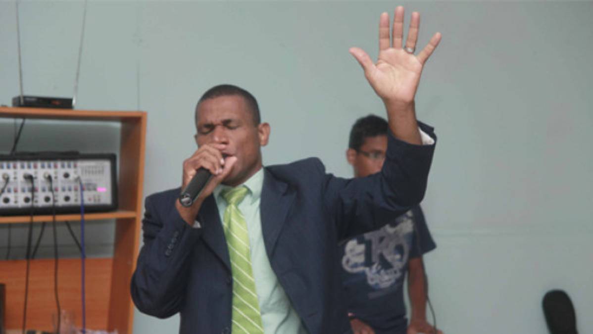 Nigel Zúniga: 'Fui taxista, pero me asaltaron, ahora pastoreo'