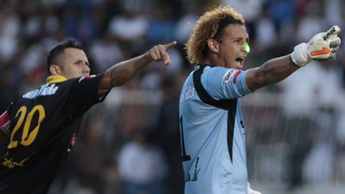 Apuntan con láser el rostro de Kevin Hernández