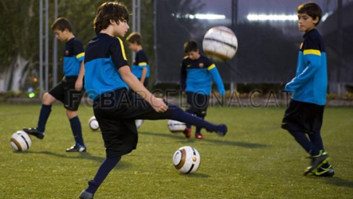 VIDEO: Gabriel Muniz deleitó en las canteras del Barcelona